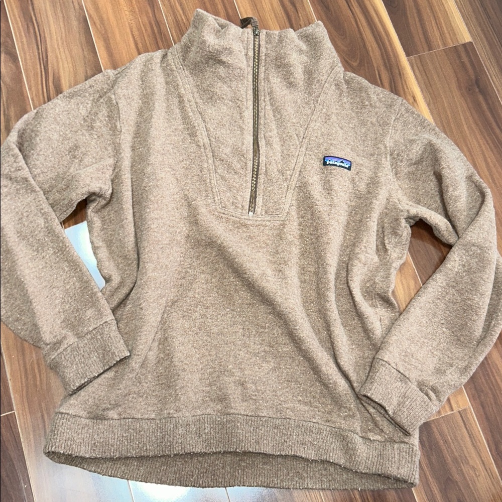 Large Patagonia Men’s quarter zip sweater pullover